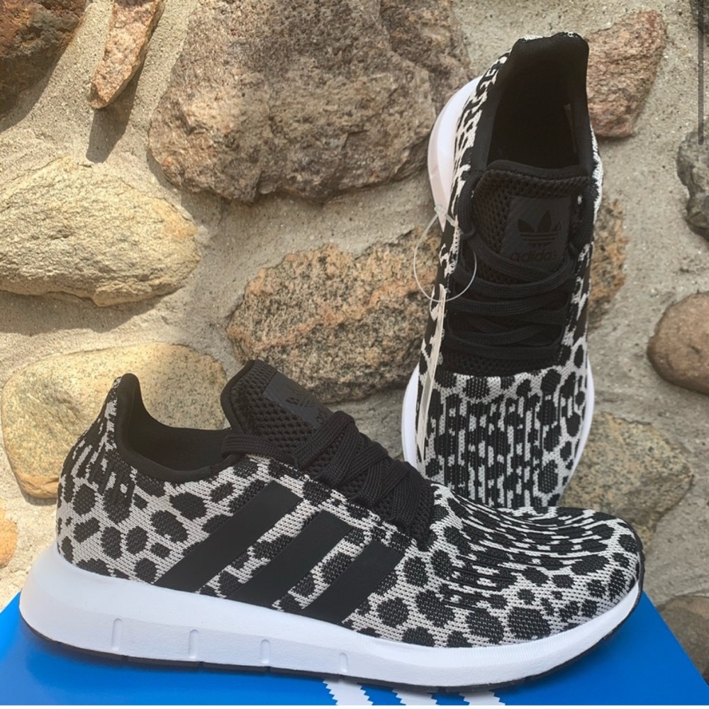 Adidas Swift Run Shoes - Picture 2 of 8